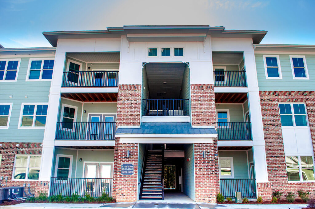 3 story apartment community in Ladson